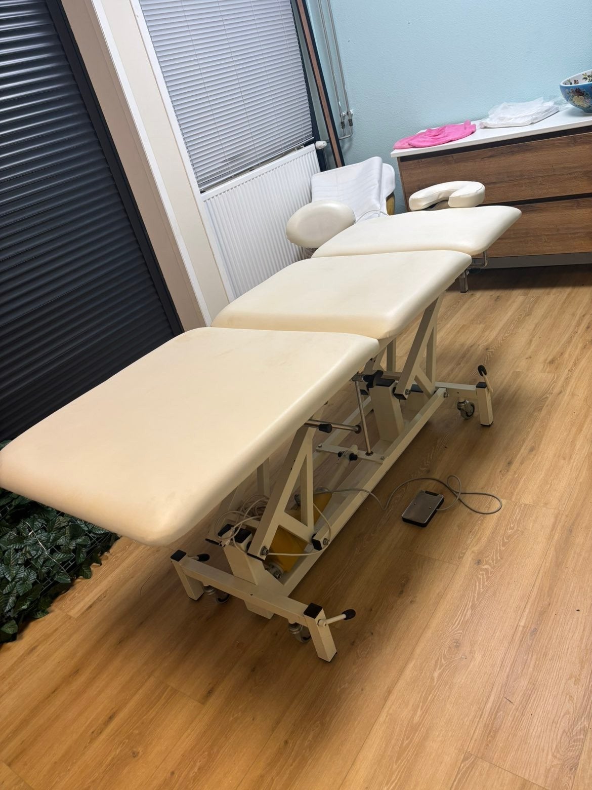 witte lange, brede en comfortabele elektrische massagetafel, Ophalen, Massagetafel