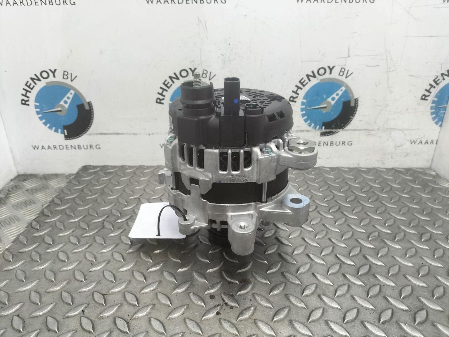FORD KUGA ST-line DYNAMO PZ1T10300JC 2024, Ophalen of Verzenden, Gebruikt, Stiba lid