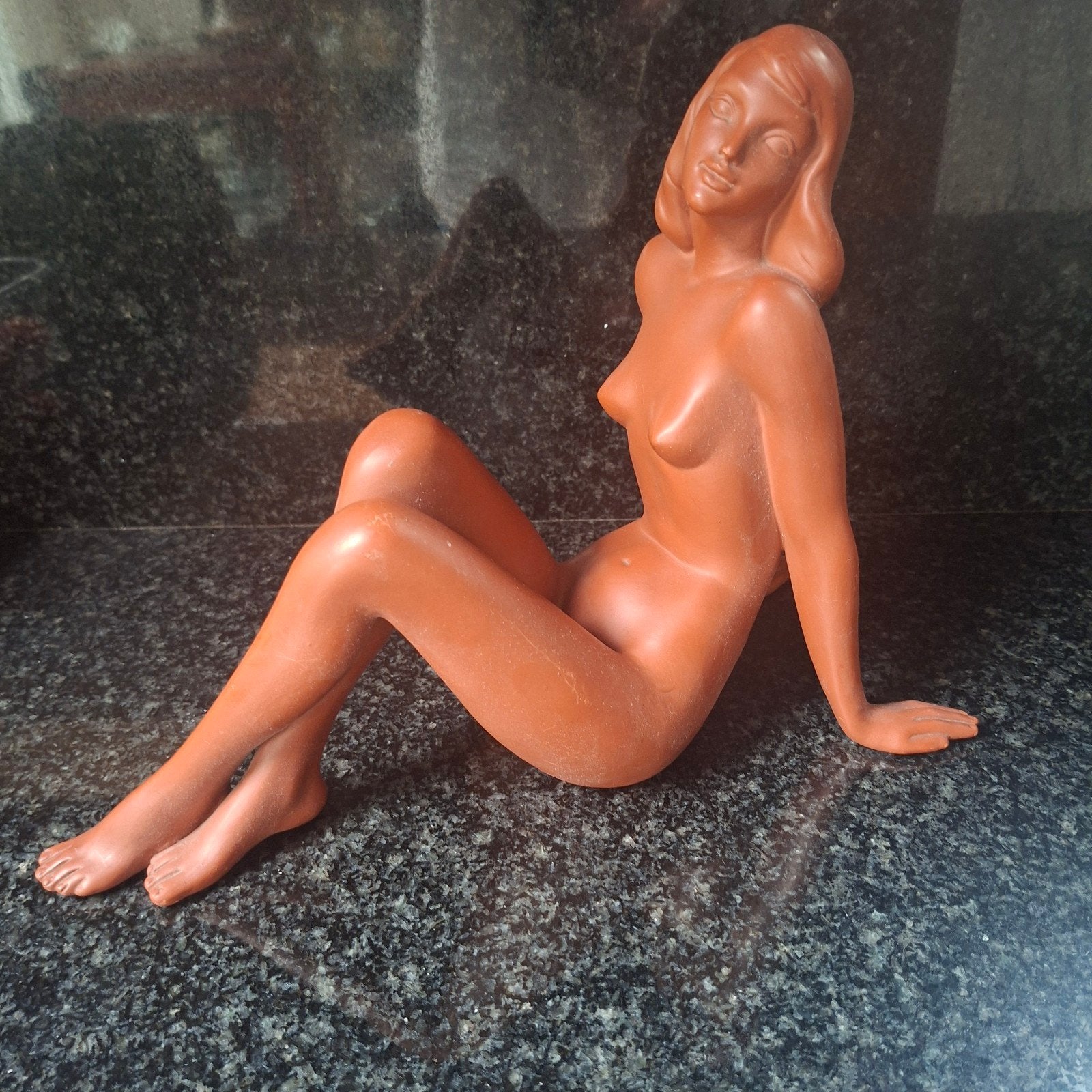 Art Deco terracotta jongedame, Antiek en Kunst, Art deco, Ophalen of Verzenden, Gemerkt, Steen of Keramiek