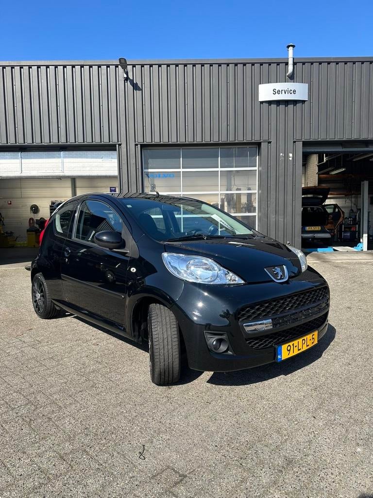 Peugeot 107 1.0 12V 3DR 2010 Zwart, Voorwielaandrijving, 4 stoelen, Origineel Nederlands, Handgeschakeld