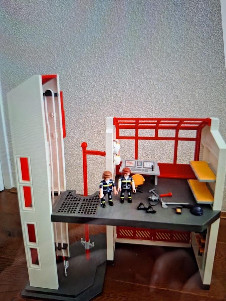 Playmobil brandweerkazerne met figuren en accessoires, Kinderen en Baby's, Speelgoed | Playmobil, Ophalen of Verzenden