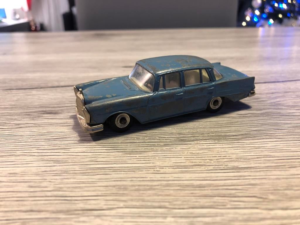 Miniatuur van Dinky Toys, Hobby en Vrije tijd, Modelauto's | 1:43, Ophalen of Verzenden, Zo goed als nieuw, Auto, Dinky Toys