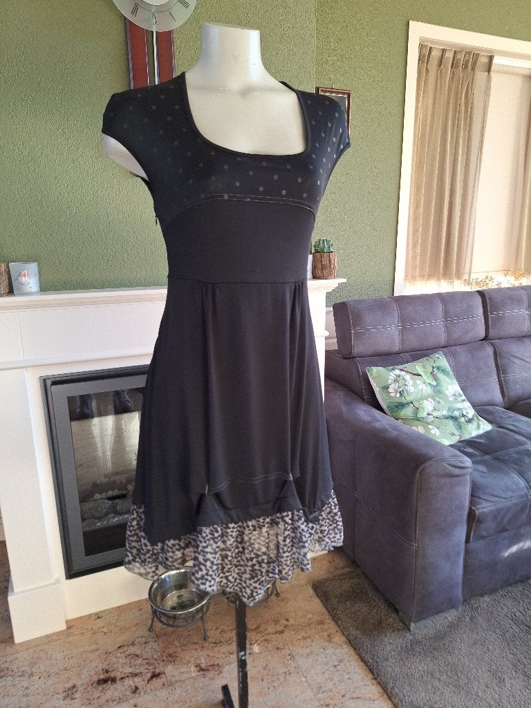 Cop Copine zwarte jurk met panter rand mt M 2 38, Kleding | Dames, Jurken, Maat 38/40 (M), Verzenden, Zwart, Cop Copine