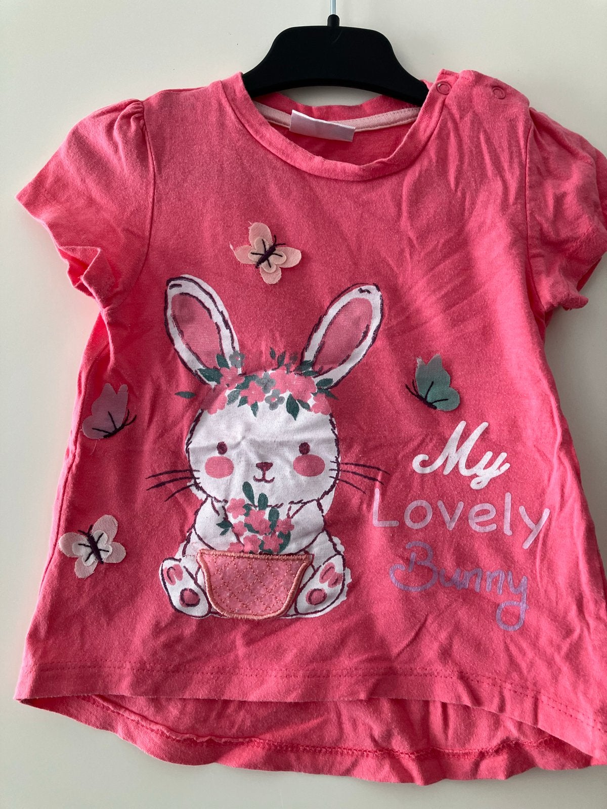 Roze T-shirt met konijntje en vlinders maat 92, Ophalen of Verzenden, Zo goed als nieuw, Meisje, Shirt of Longsleeve