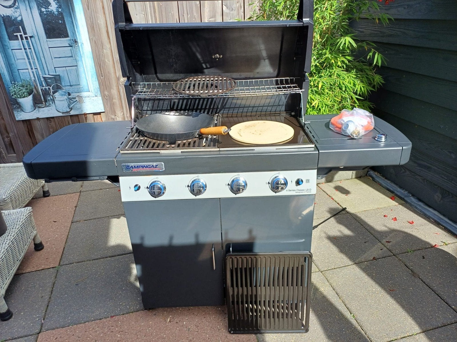Campingaz 4 Series Classic LS D BBQ met accessoires, Ophalen, Zo goed als nieuw, Campingaz