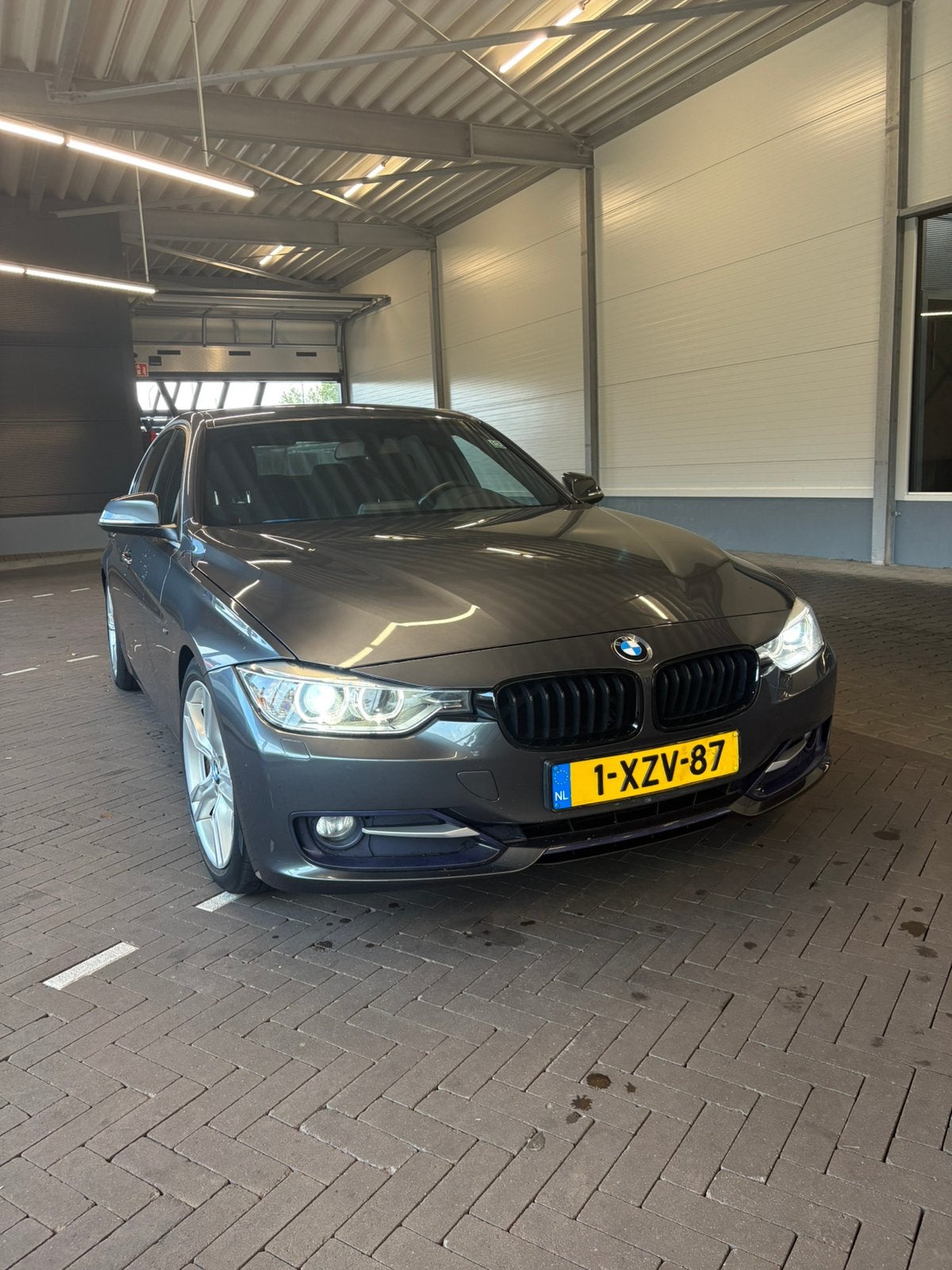 BMW 3-Serie 316I AUT 2014 Grijs Sport, Auto's, BMW, Automaat, 4 cilinders, Origineel Nederlands, 75 €/maand