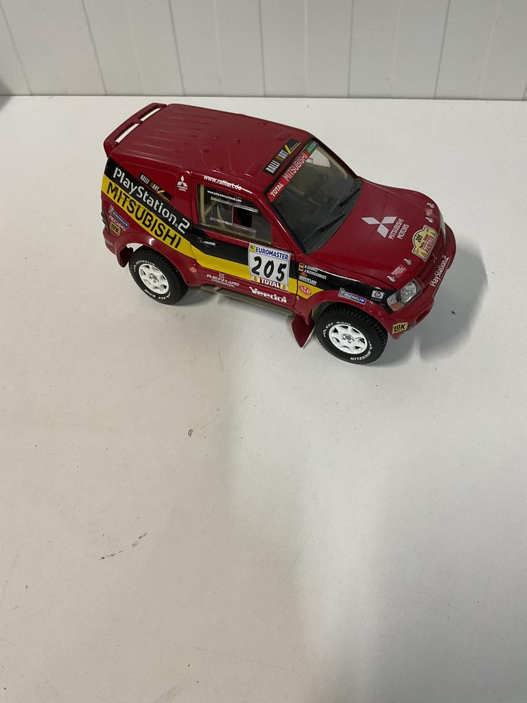 Mitsubishi Pajero Parijs Dakar zeer mooi model, Hobby en Vrije tijd, Modelauto's | 1:18, Ophalen, Zo goed als nieuw, Overige merken