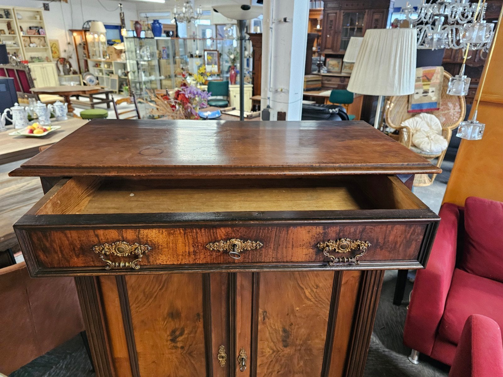 Antieke houten kast met lade en deuren, Ophalen of Verzenden