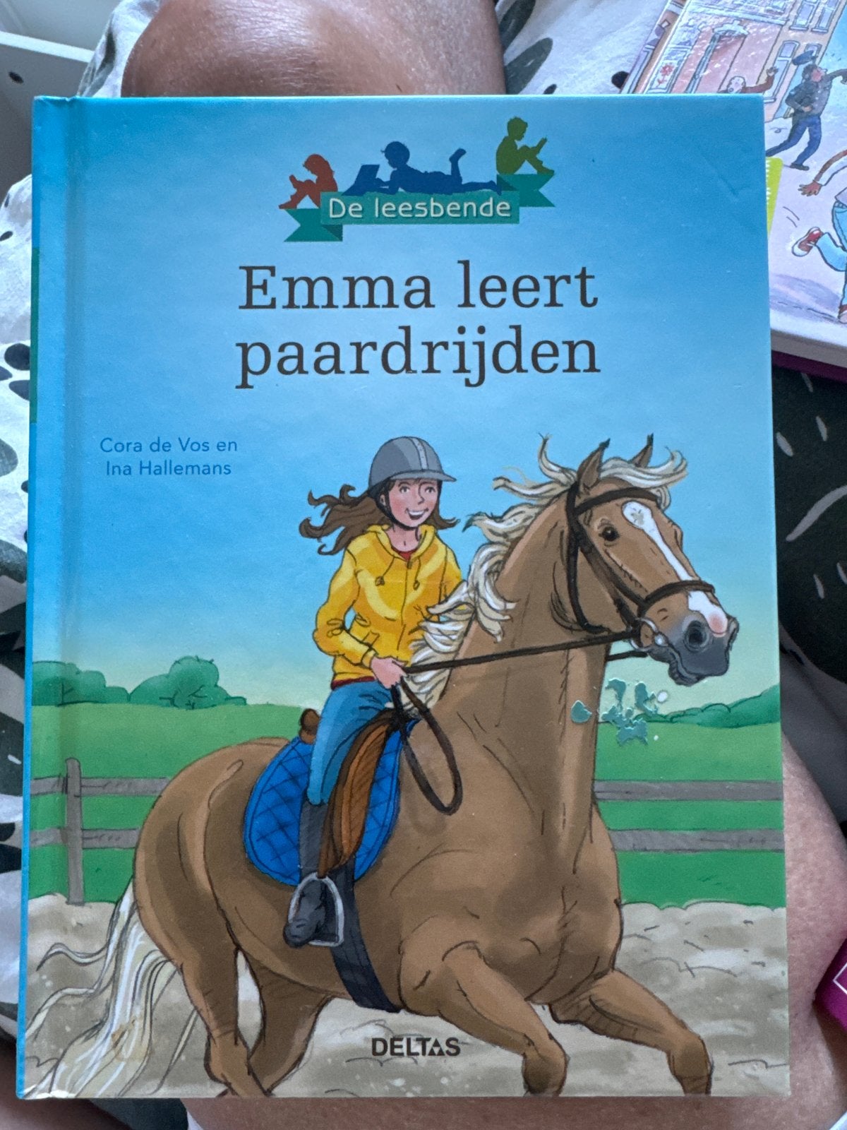 Emma leert paardrijden - De leesbende, Ophalen of Verzenden, Zo goed als nieuw, Fictie algemeen