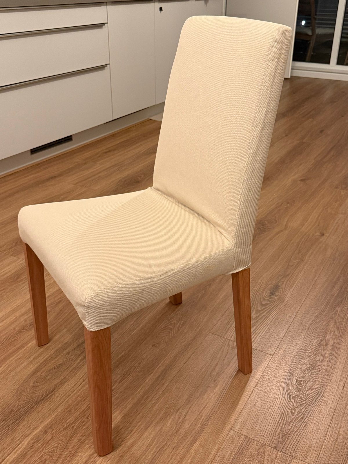 Elegante eetkamerstoel - Crème stof met houten poten