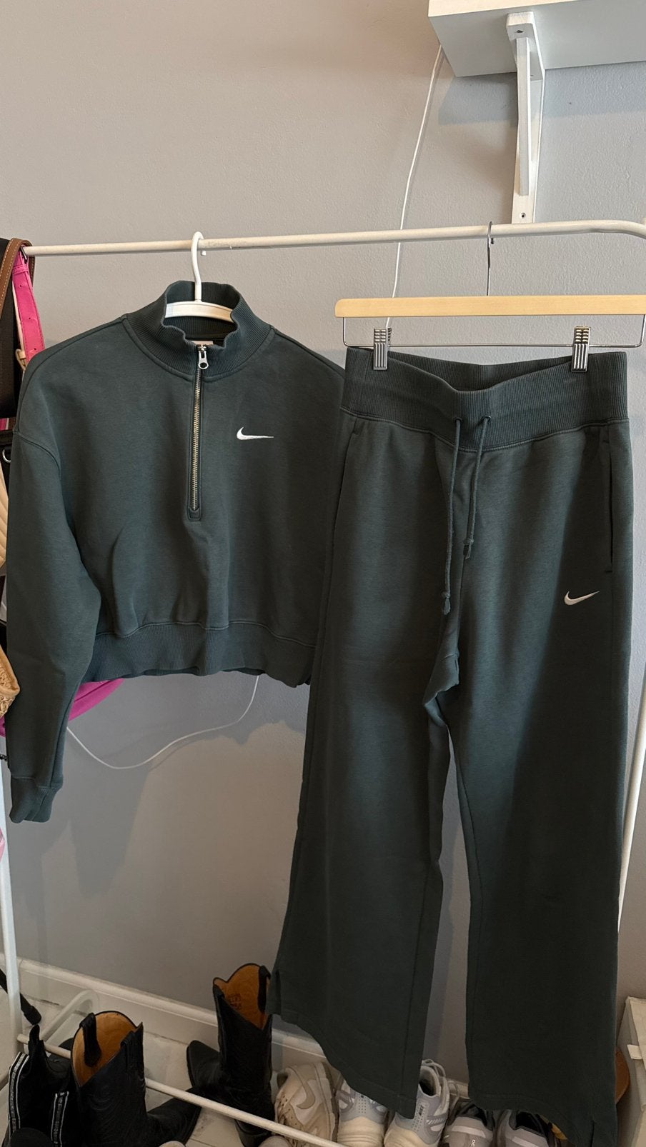 Nike Phoenix Fleece Set / Trainingspak Donkergroen maat S, Overige typen, Ophalen of Verzenden, Zo goed als nieuw, Maat 36 (S)