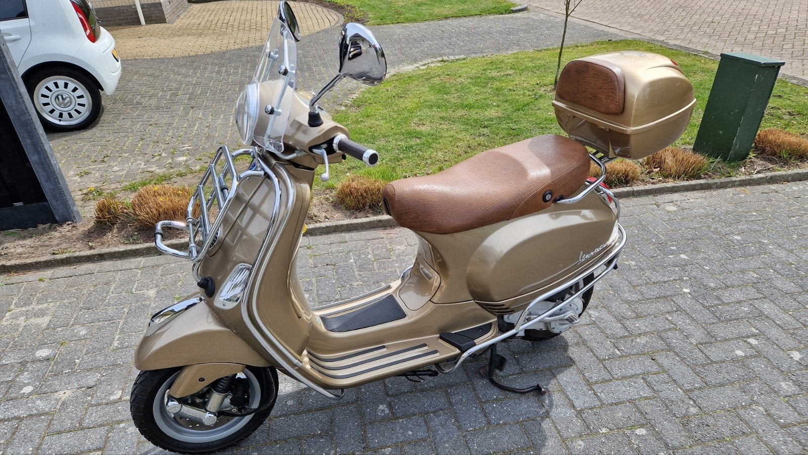 Vespa LX 50 - Luxe scooter met topkoffer en windscherm, Gebruikt, Maximaal 45 km/u, Ophalen of Verzenden, Benzine