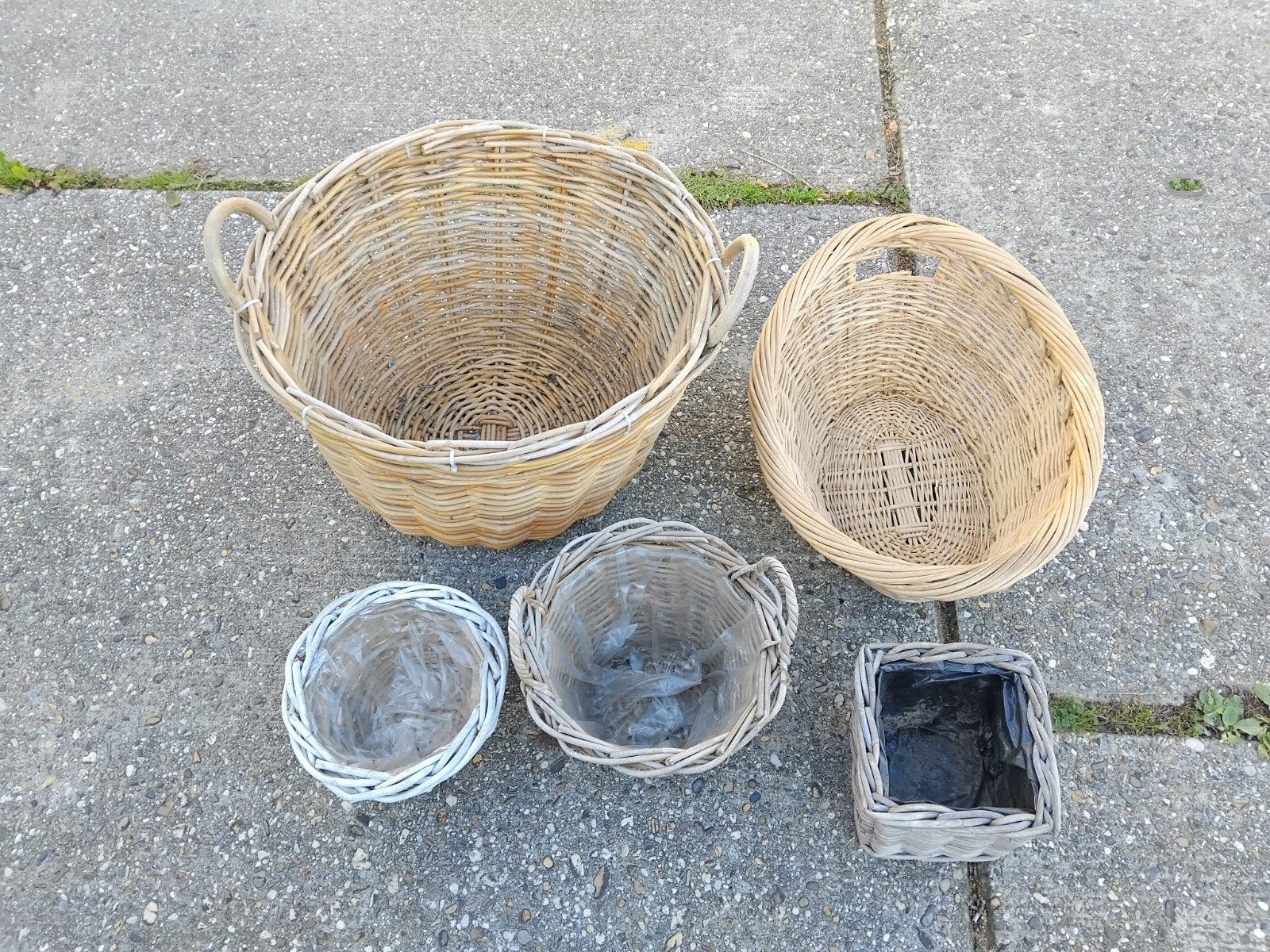 Set van 5 oude rieten manden, diverse maten., Ophalen, Gebruikt, Mand, Gevlochten