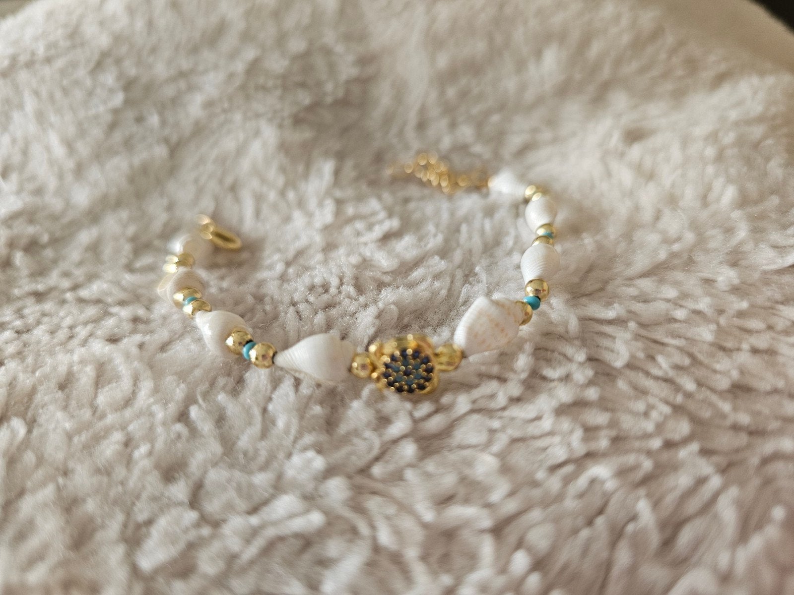 Lief schelpen armbandje met gouden en turquoise accenten, Overige materialen, Wit, Ophalen of Verzenden, Zo goed als nieuw