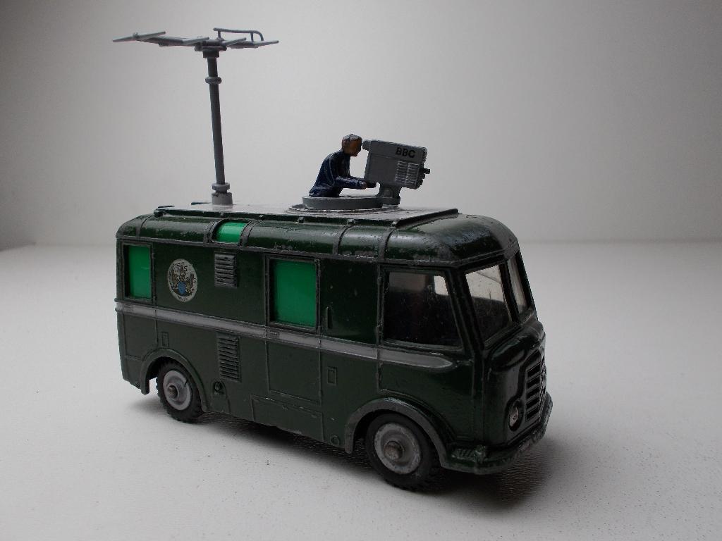1959 Dinky Supertoys 968 BBC TV ROVING EYE + ANTENNE!, Ophalen of Verzenden, Zo goed als nieuw, Bus of Vrachtwagen, Dinky Toys