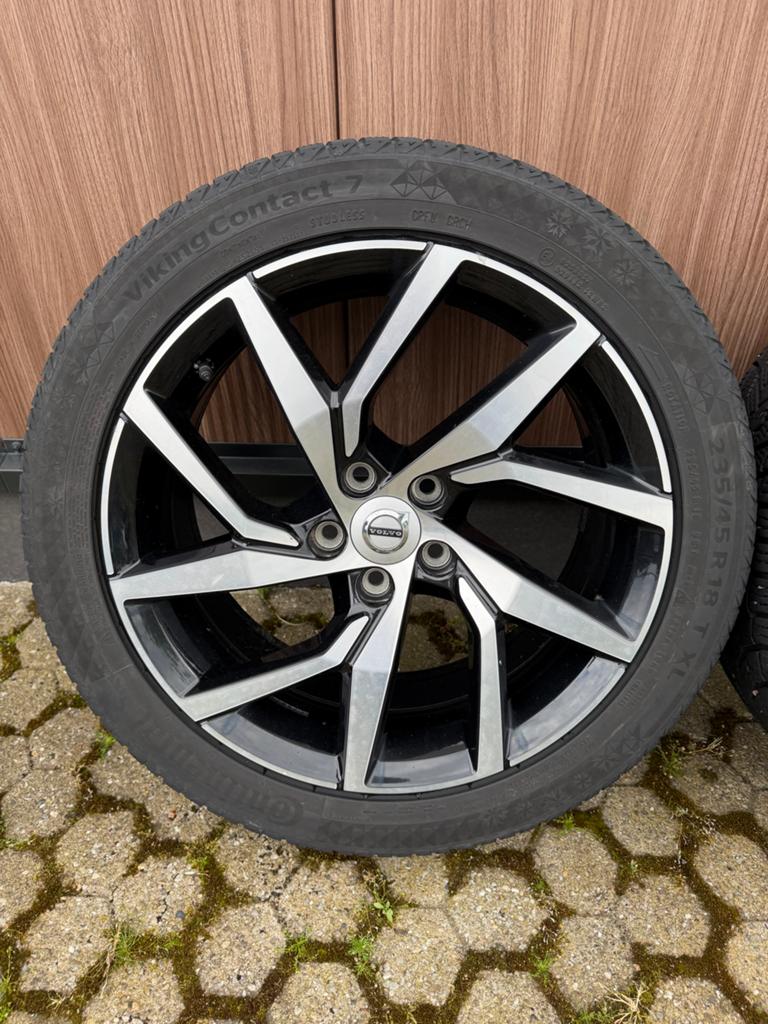 Volvo 18 inch velgen met Michelin en Conti winterbanden, Auto-onderdelen, Banden en Velgen, Ophalen, 18 inch, Gebruikt, Banden en Velgen
