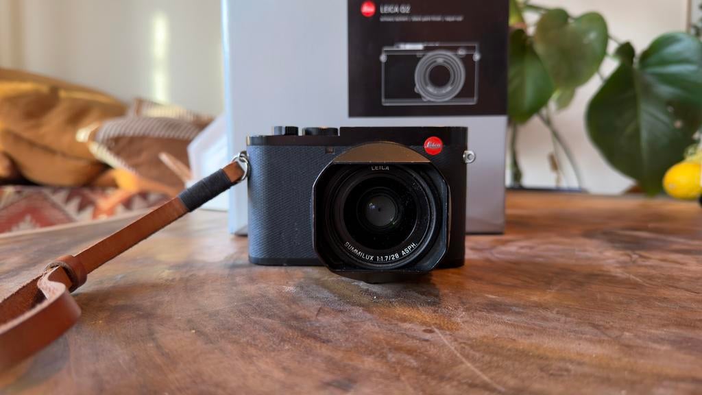 Leica Q2 - Hoya lens protector & leica grip, Audio, Tv en Foto, Fotocamera's Digitaal, Zo goed als nieuw, Compact, Overige Merken