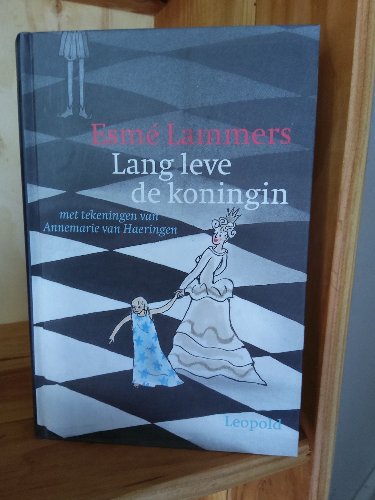 Lang leve de koningin - Esmee Lammers, Boeken, Ophalen of Verzenden, Zo goed als nieuw, Esmee Lammers, Fictie