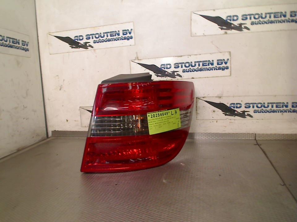 Achterlicht Links buiten Mercedes-Benz B (W245) 2008 A169820, Auto-onderdelen, Gebruikt, Mercedes-Benz AG, Mercedes-Benz, Mercedesstraße 120, Stuttgart 70372, , Duitsland