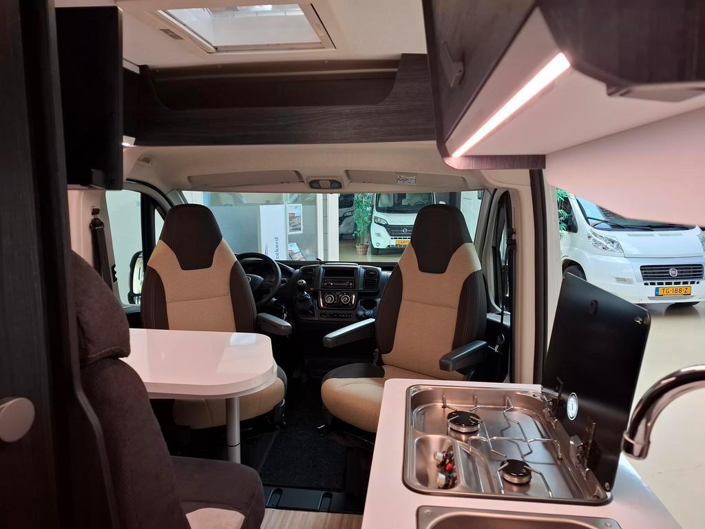 2022 Benimar Benivan 640 140PK Enkele Bedden Solar 16000Km, Luifel, Buscamper of Camperbus, Ringverwarming, Fiat