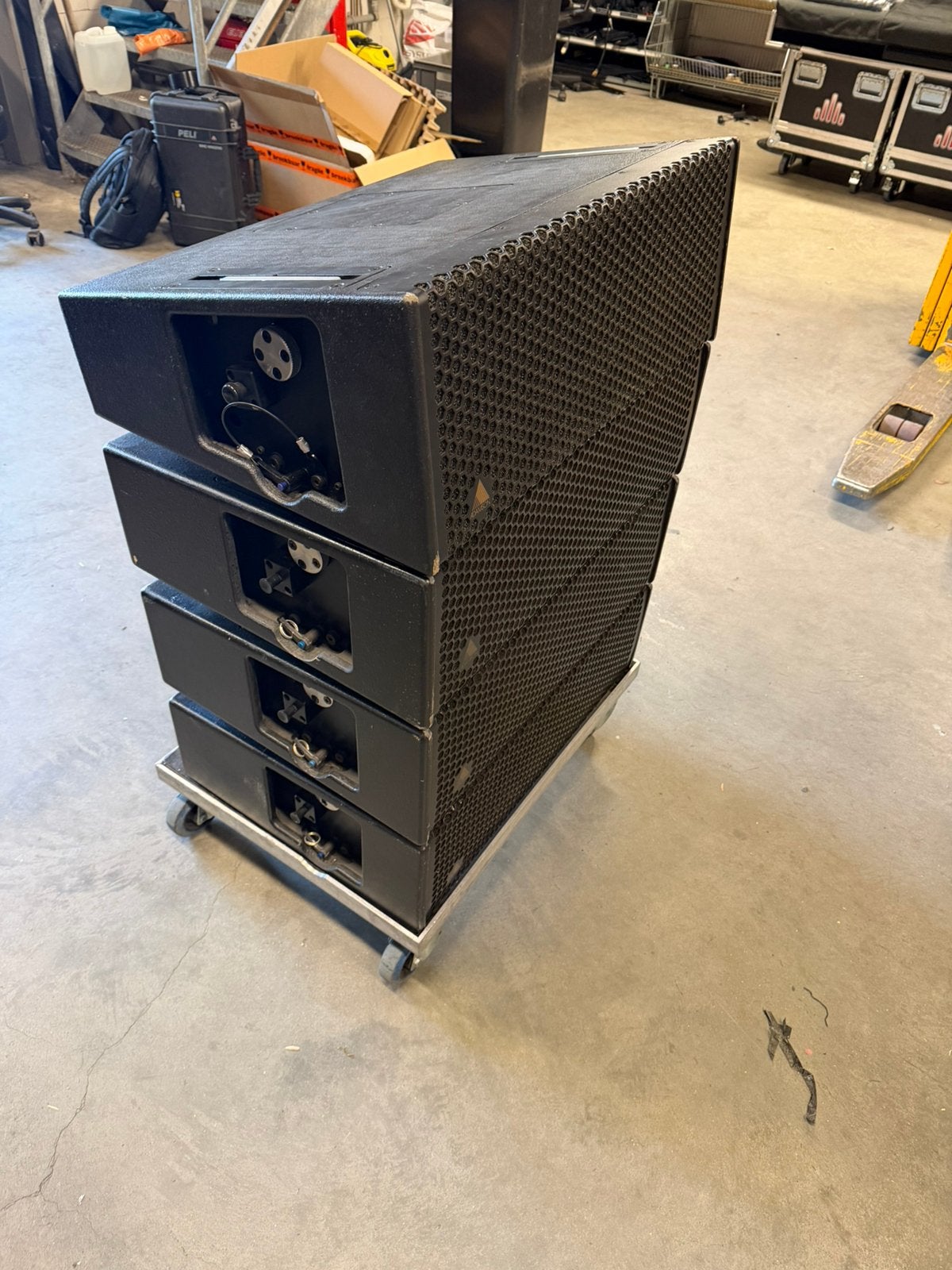 Adamson Spektrix line array 16 stuks incl flyware