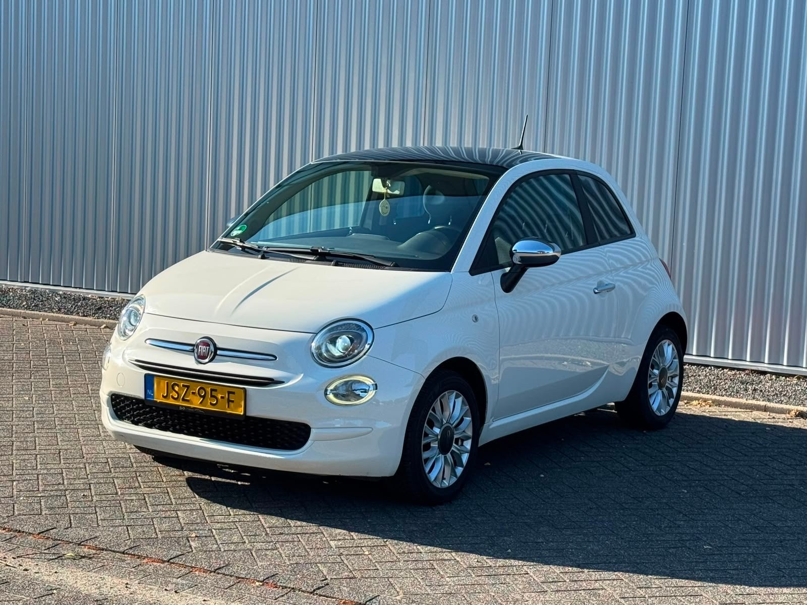 Fiat 500 1.2i 2016 Cruise control, panorama, CarPlay, camera, Voorwielaandrijving, 4 cilinders, 840 kg, Wit
