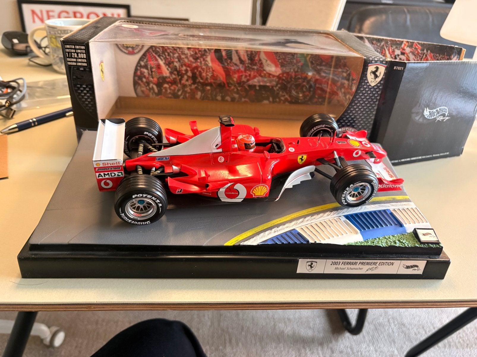 Hotwheels Ferrari Michael Schumacher premiere 2003 1/18, Ophalen of Verzenden, Zo goed als nieuw, Auto, Overige merken