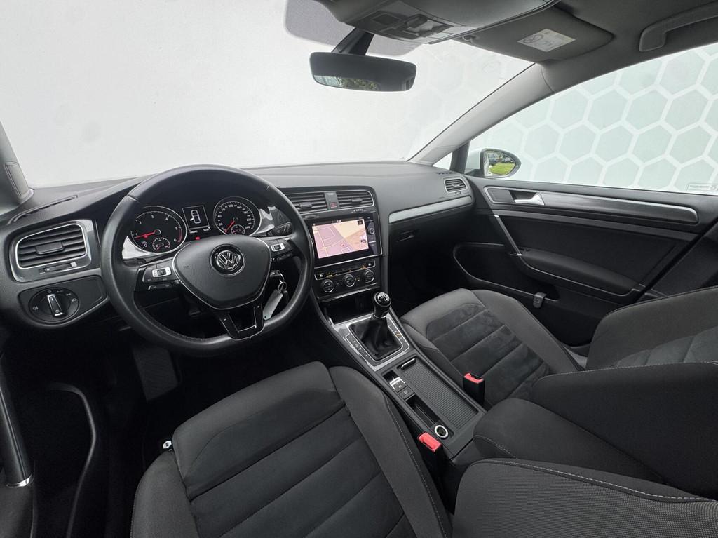 Volkswagen Golf 1.6 TDI Highline Business R-line Carplay Par, Auto's, Voorwielaandrijving, Gebruikt, 4 cilinders, Wit