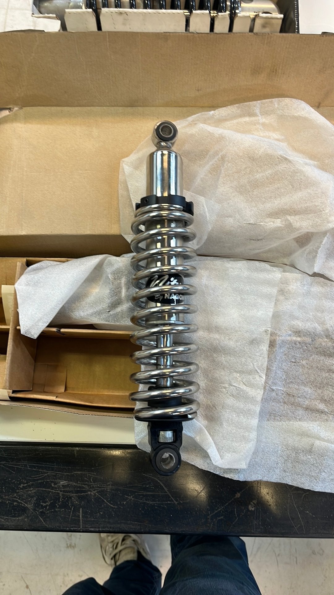 Achterveren Hagon nitro instelbaar sportster harley, Motoren, Onderdelen | Oldtimers, Ophalen of Verzenden, Nieuw
