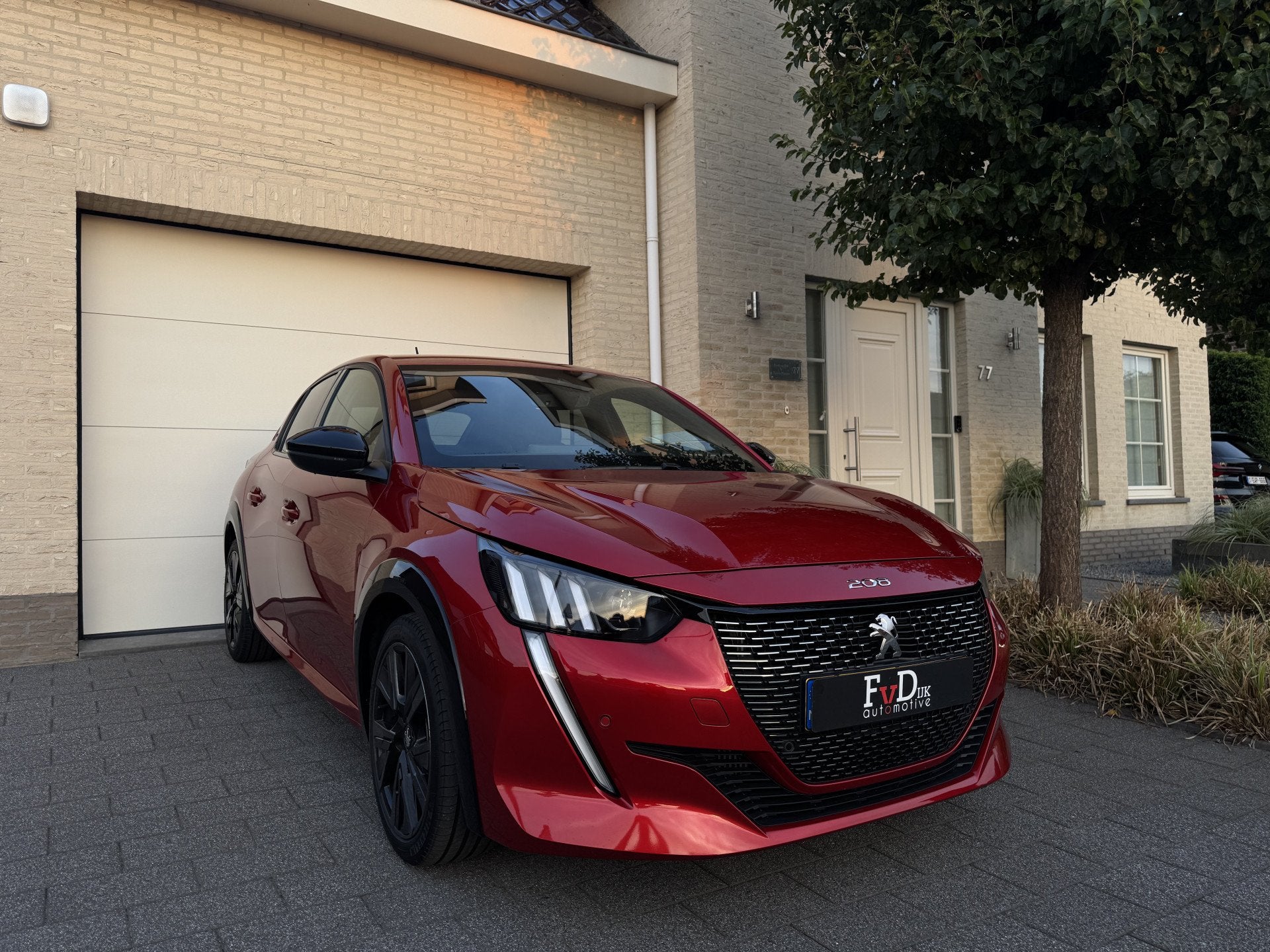 Peugeot 208 1.2 GT Aut VirtualCockpit Carplay Camera Navi Sp, Auto's, Peugeot, 101 pk, Gebruikt, Leder en Stof, 19 km/l