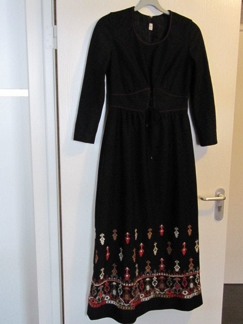 Lang, zwart, gevoerd, historisch, kostuumjurk, 3/4 mouw, Kleding | Dames, Maat 38/40 (M), Carnaval, Ophalen of Verzenden, Zo goed als nieuw