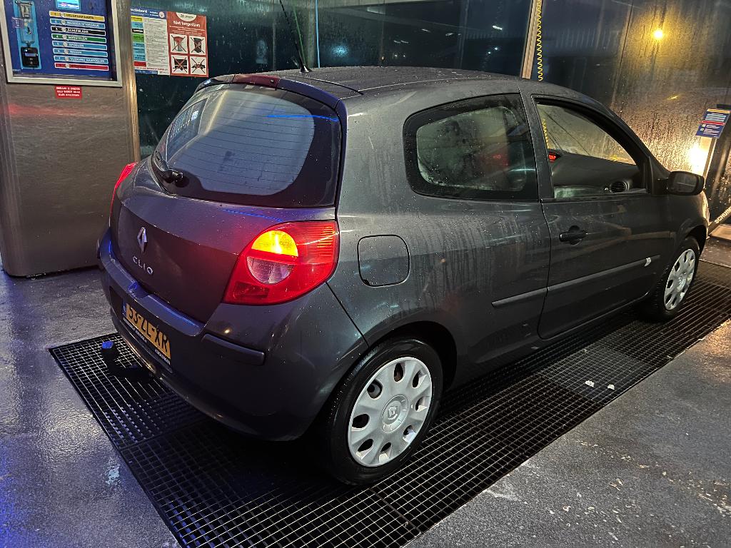 Renault Clio 1.4 16V 72KW 3-DRS  2008 Grijs, Voorwielaandrijving, 4 cilinders, 49 €/maand, 1200 kg