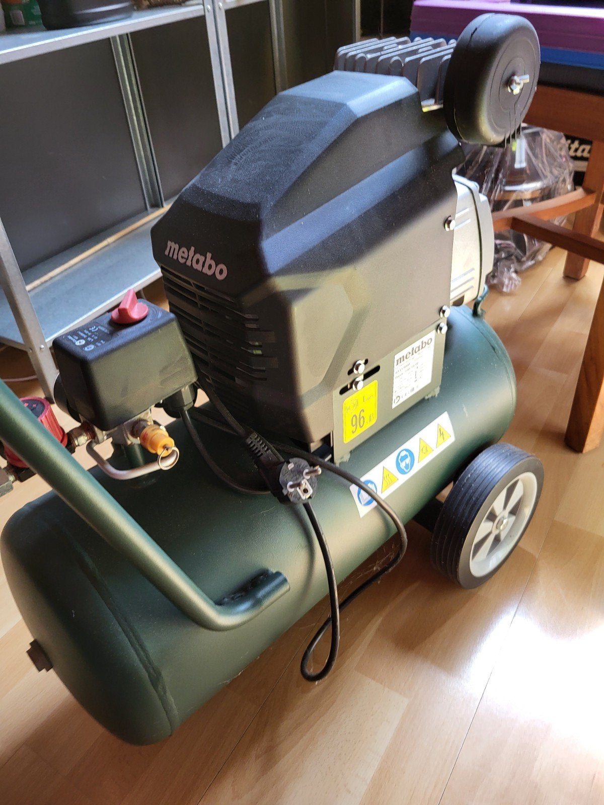 Metabo compressor - 24L, Doe-het-zelf en Verbouw, Compressors, Ophalen, Gebruikt, 6 tot 10 bar, 200 tot 400 liter/min