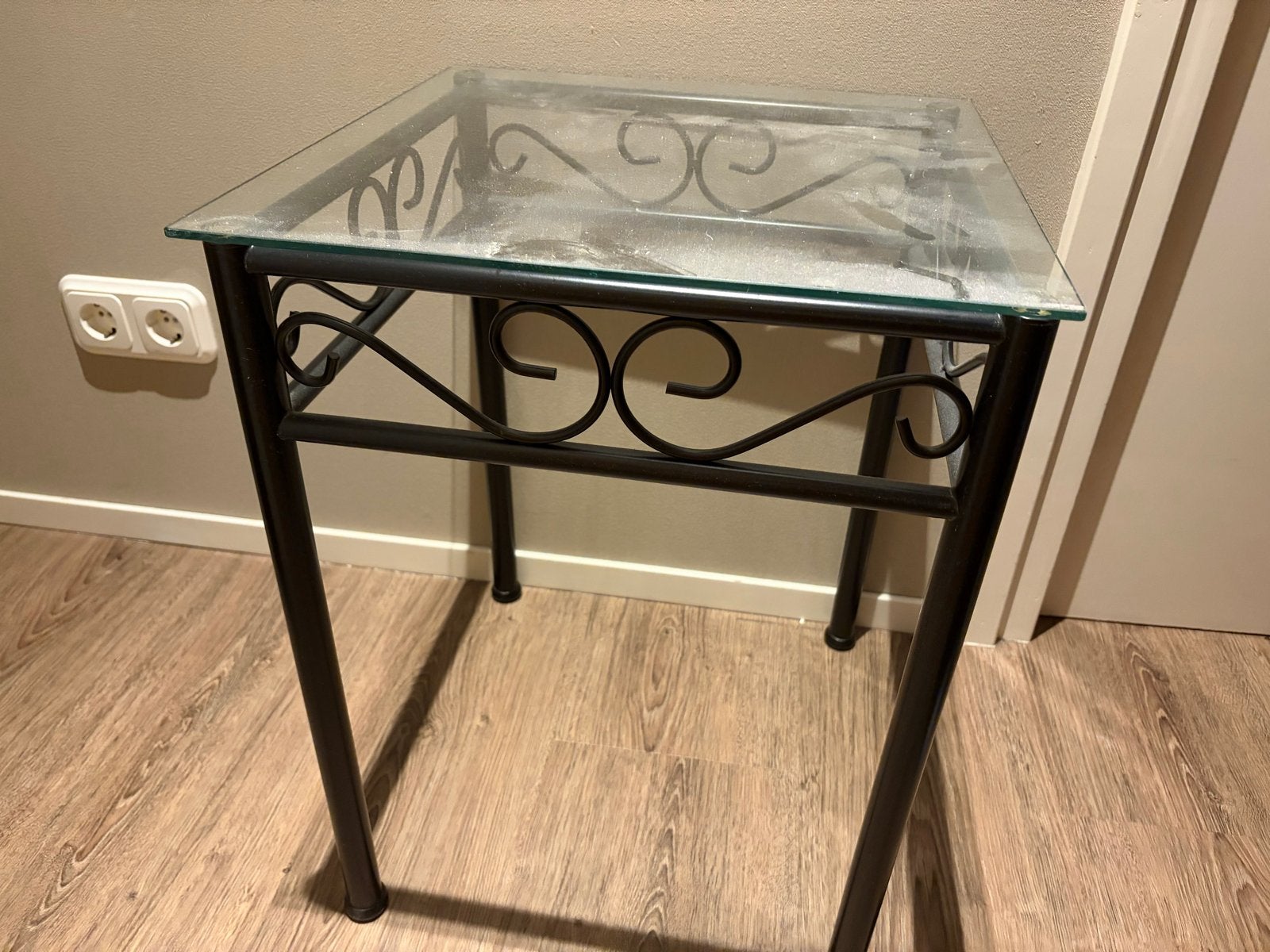 Glazen bijzettafel met metalen frame, Minder dan 55 cm, Gebruikt, Vierkant, Glas