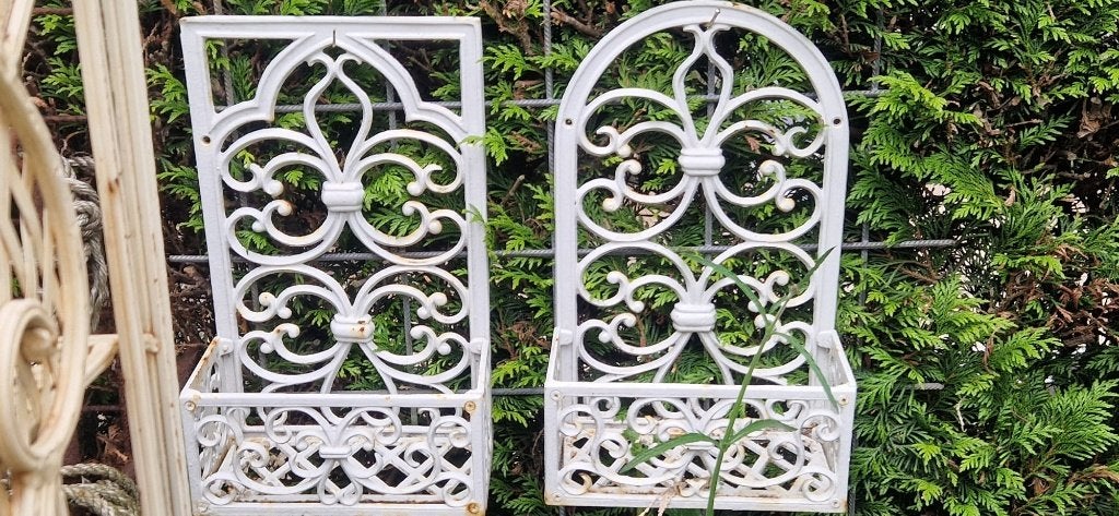 2 gietijzeren gotische stijl plantenhangers (brocante), Tuin en Terras, Gebruikt, Minder dan 60 cm, Ophalen of Verzenden, Balkon