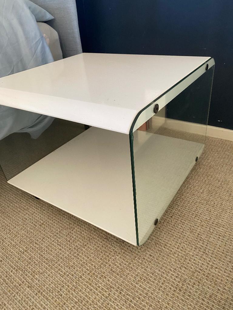 2 Witte moderne nachtkastjes op wieltjes, Ophalen, Gebruikt, 45 tot 65 cm, Minder dan 55 cm