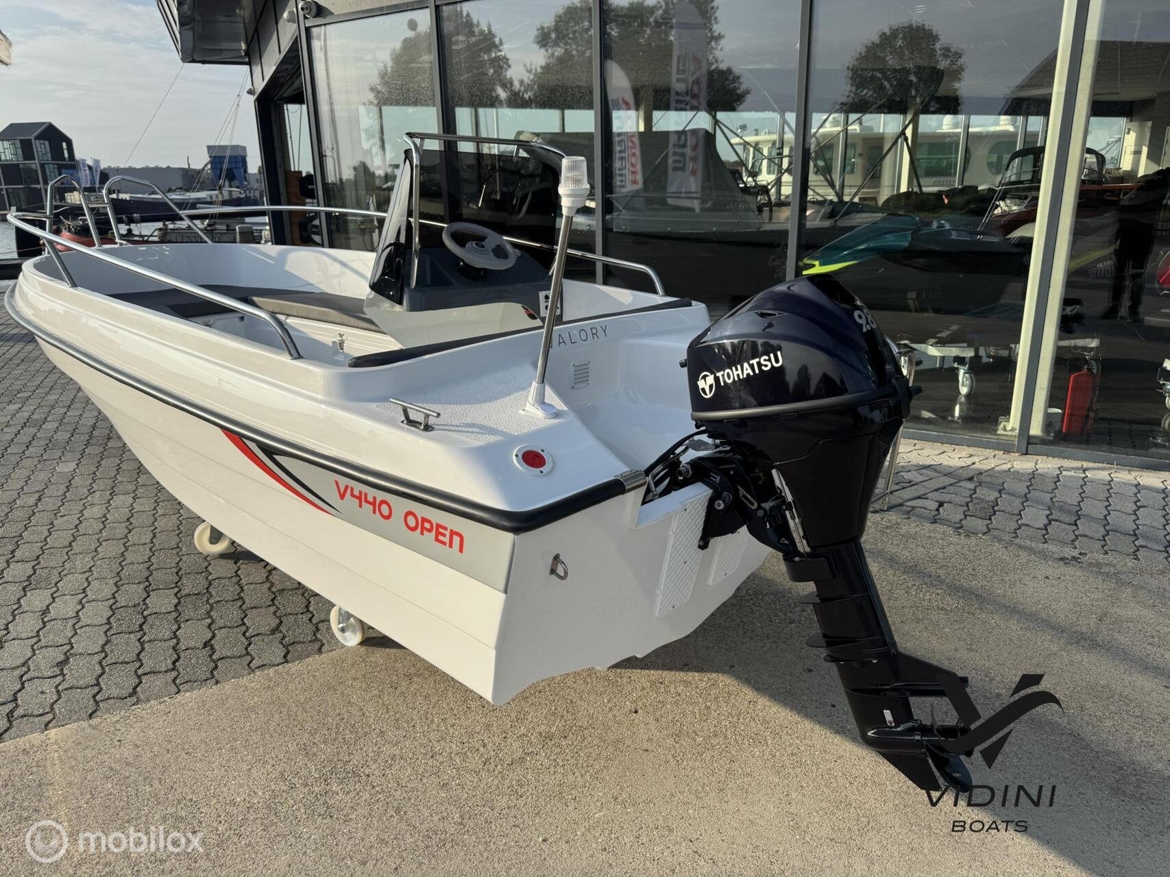 Nieuwe Valory V440 open met Tohatsu 9.8, Nieuw, Polyester, Benzine