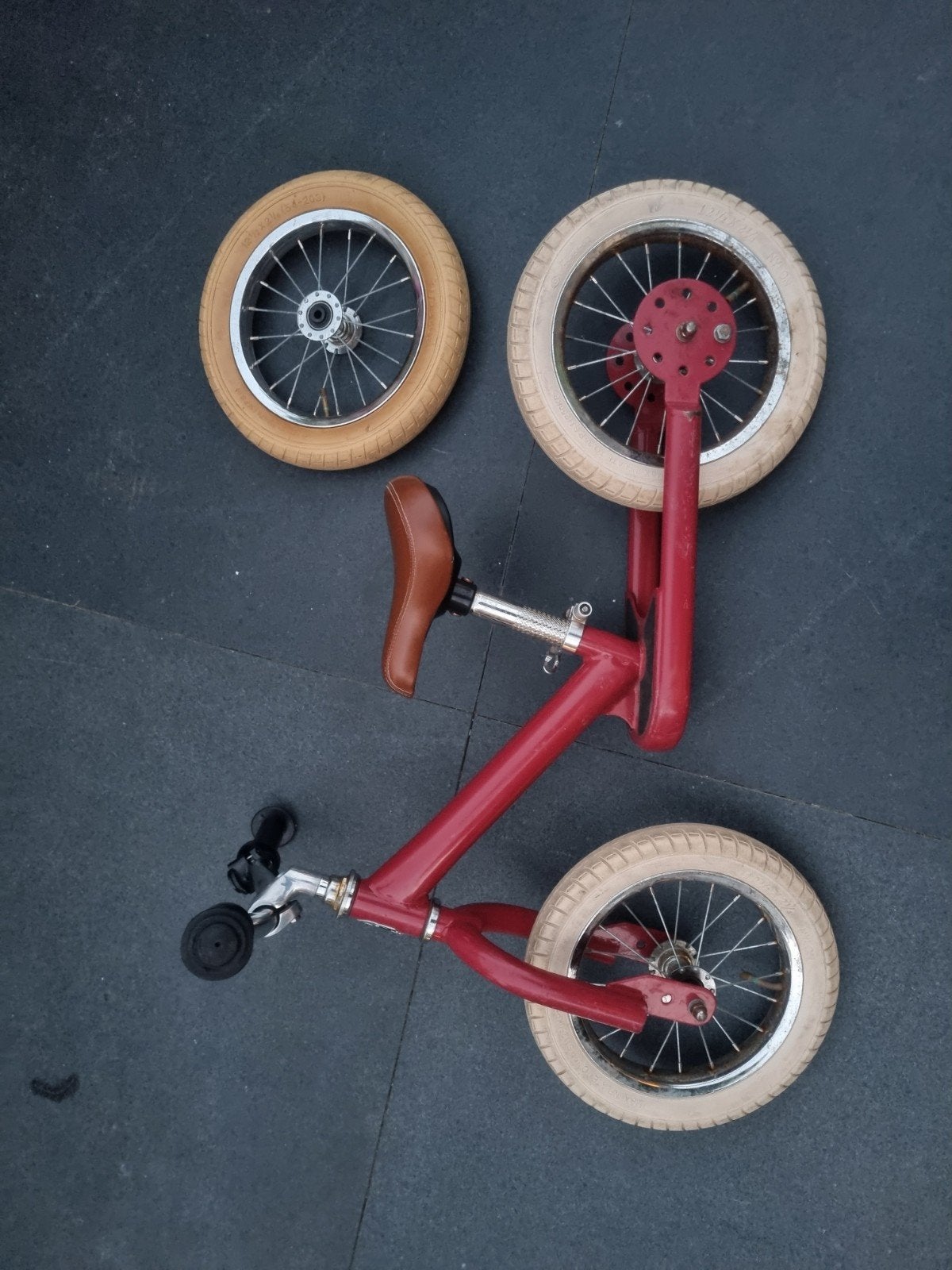 Trybike loopfiets rood - om te bouwen tot driewieler, Kinderen en Baby's, Ophalen, Zo goed als nieuw, Loopfiets