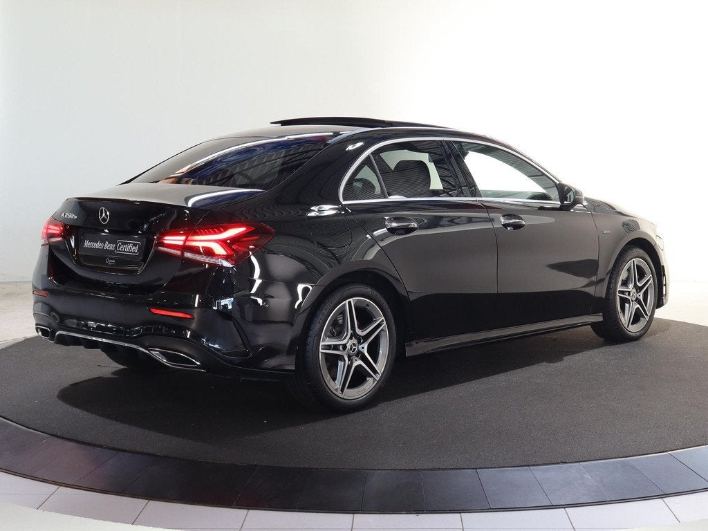 Mercedes-Benz A-klasse 250 e | Panoramadak | Memory | Keyles, Gebruikt, 4 cilinders, 16 kWh, Leder en Stof