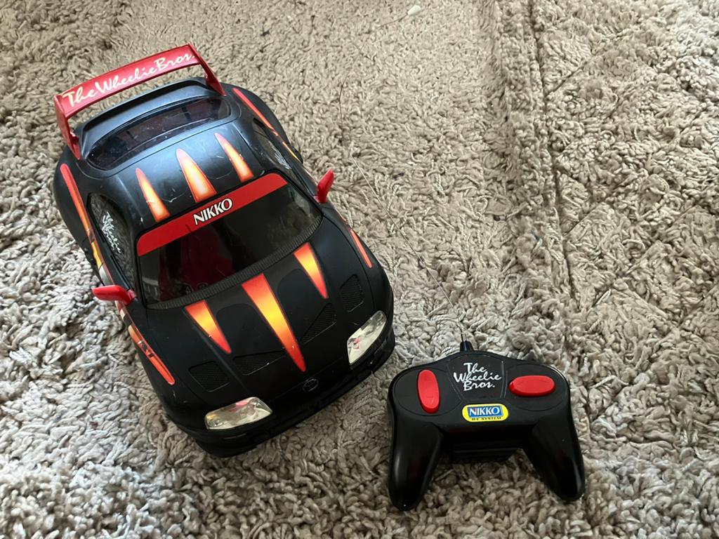NIKKO The Wheelie Bros RC Auto - Zwart met Afstandsbediening, Kinderen en Baby's, Speelgoed | Buiten | Accuvoertuigen, Ophalen of Verzenden