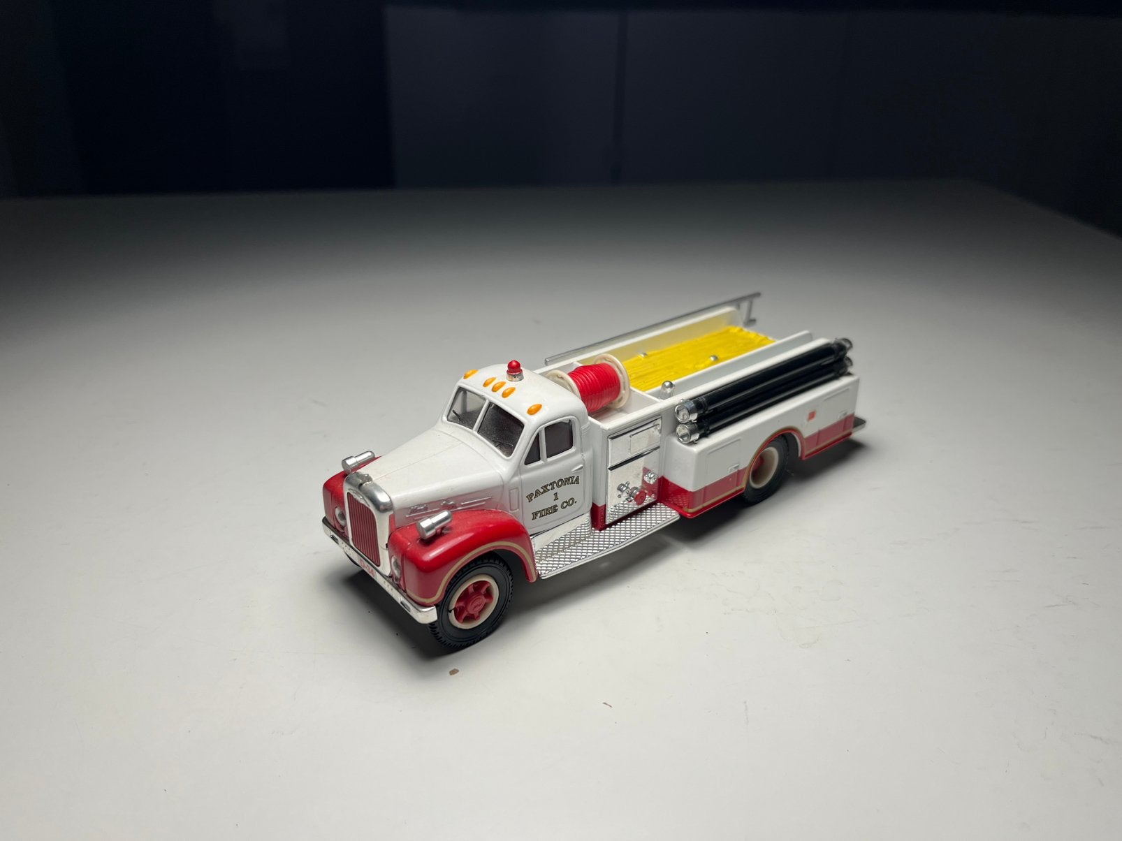 Corgi Toys - Mack Fire Engine - Schaal 1:43, Hobby en Vrije tijd, Modelauto's | 1:43, Verzenden, Zo goed als nieuw, Bus of Vrachtwagen