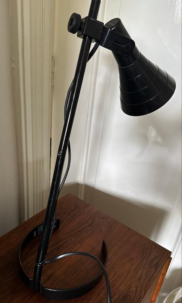 Zwarte vintage bureaulamp met verstelbare arm - IKEA, Huis en Inrichting, Bureaulamp, Gebruikt, Vintage, Ophalen of Verzenden