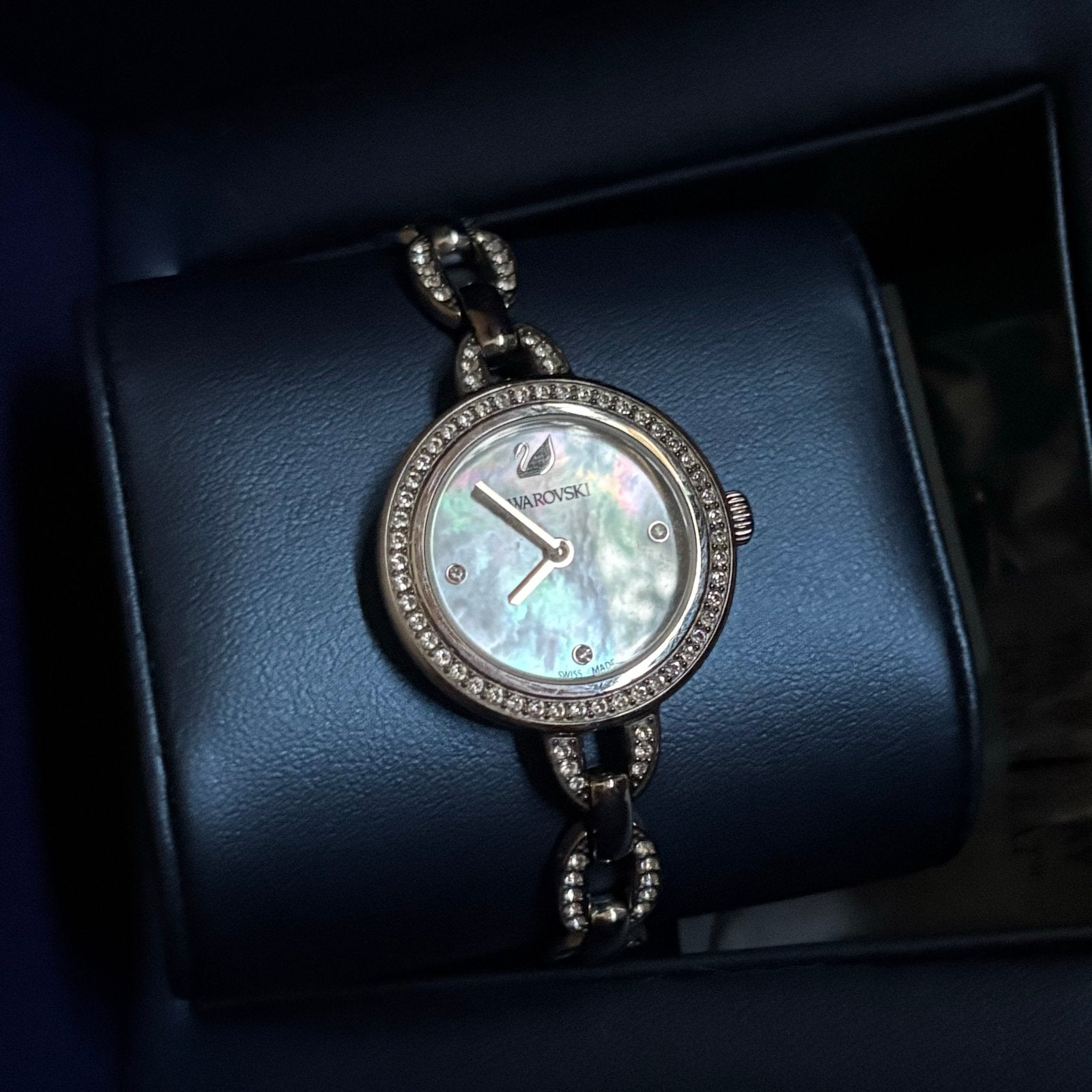 Swarovski Polshorloge met Strass en Parelmoer Wijzerplaat, Overige merken, Polshorloge, Ophalen of Verzenden, Zo goed als nieuw