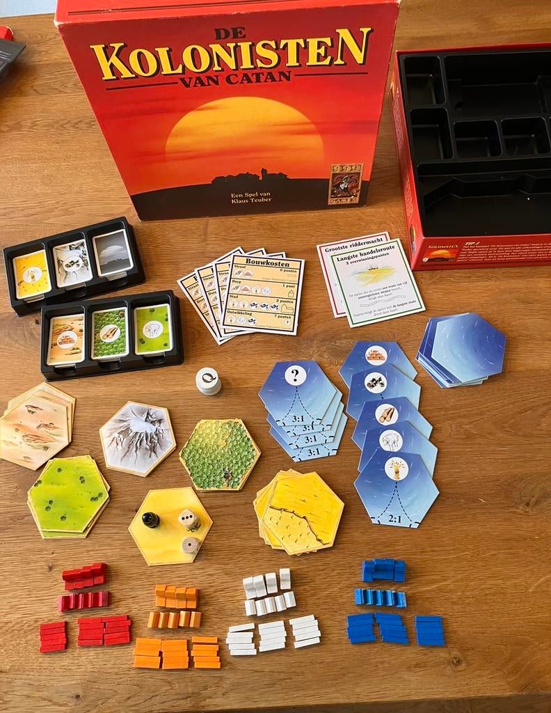 De kolonisten van Catan basis spel met houten stukken, Ophalen of Verzenden, Gebruikt