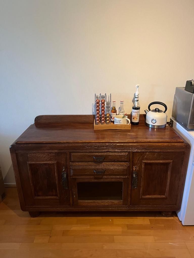 Antiek dressoir/sideboard met glazendeurtje inc. verlichting, Huis en Inrichting, Kasten | Dressoirs, Gebruikt, 150 tot 200 cm