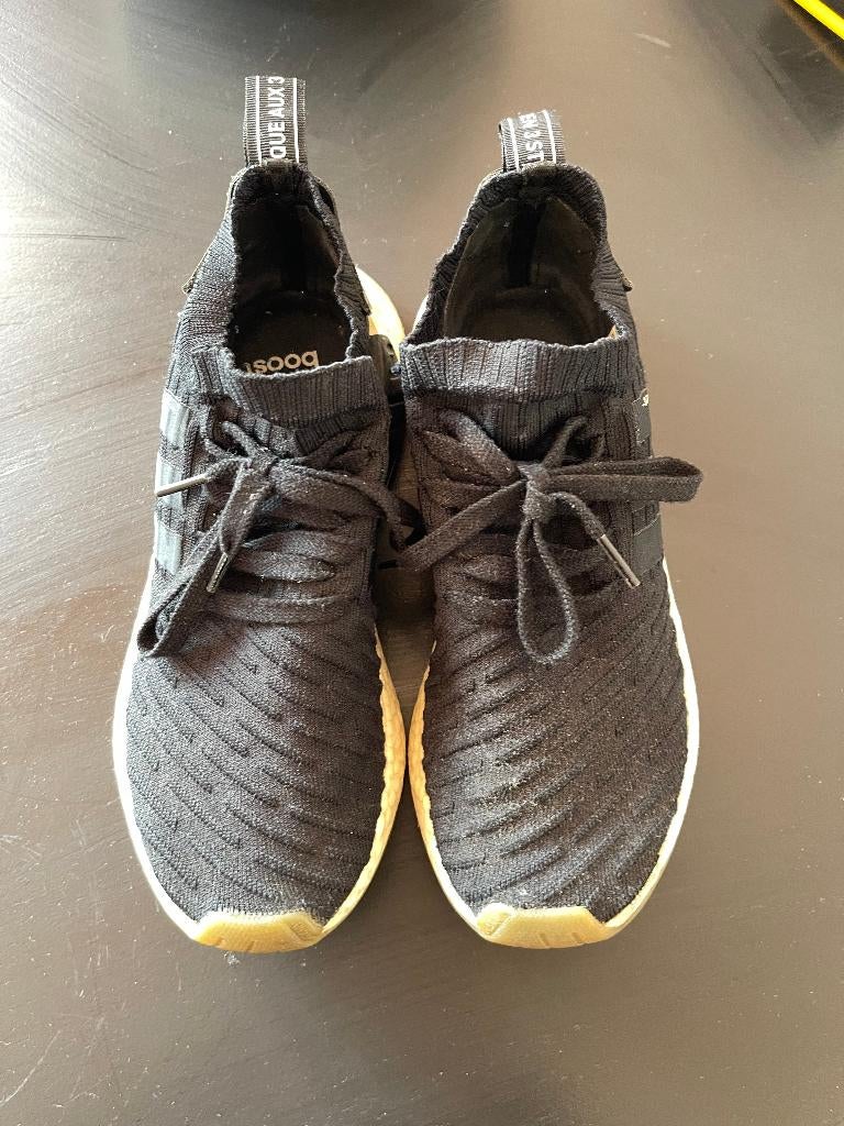 Adidas NMD R2 Primeknit in zwart met gum zool, maat 42., Ophalen of Verzenden, Zo goed als nieuw, Zwart