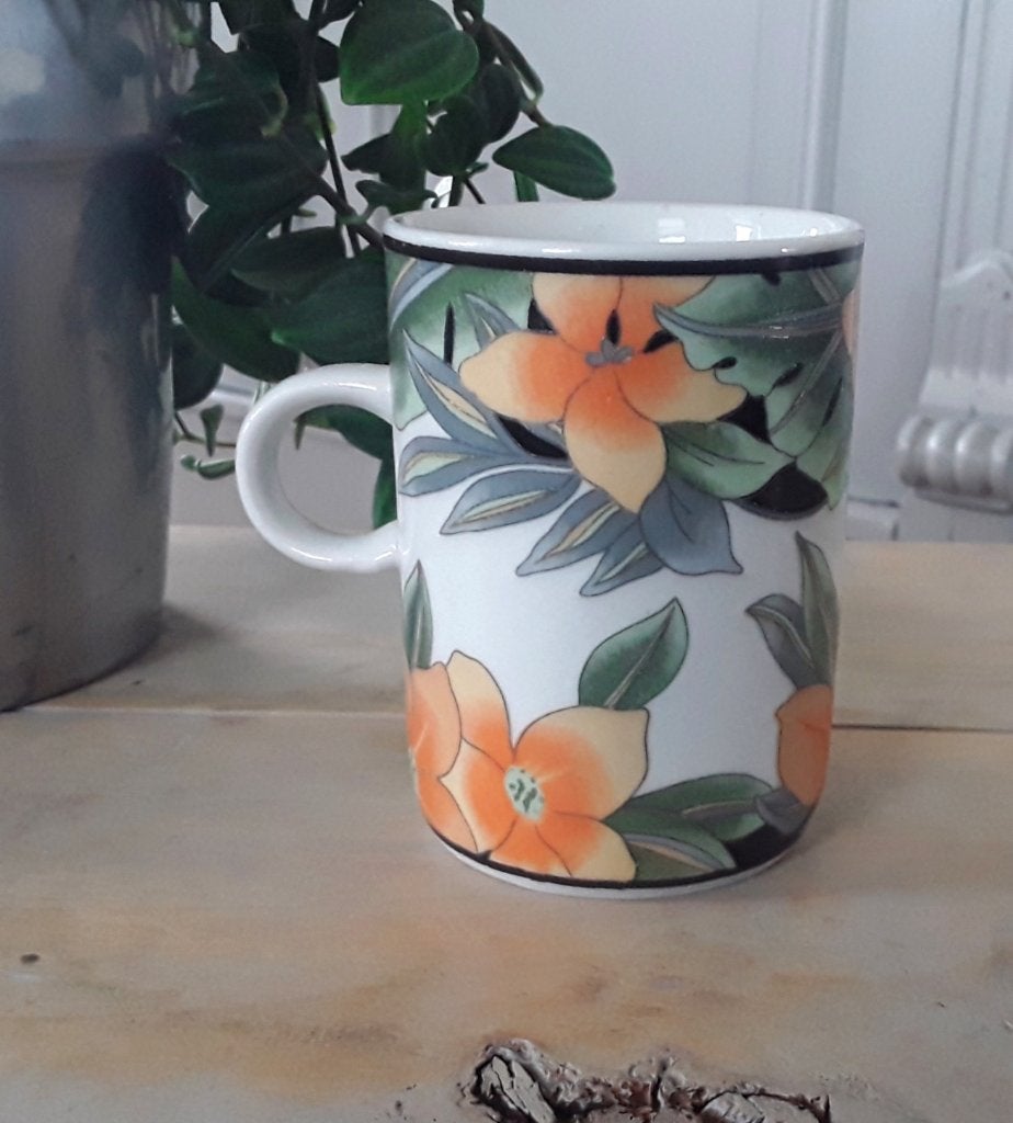 Vintage mok - beker - oranje groen - bloemen - retro, Gebruikt, Keramiek, Vintage, Mok