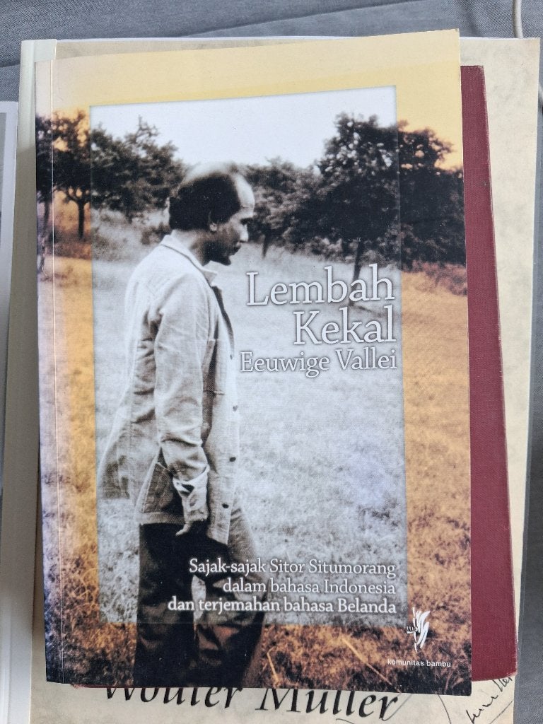 Gesigneerd- Sitor Situmorang - Lembah Kekal / Eeuwige Vallei, Boeken, Ophalen of Verzenden, Zo goed als nieuw, Sitor Situmorang