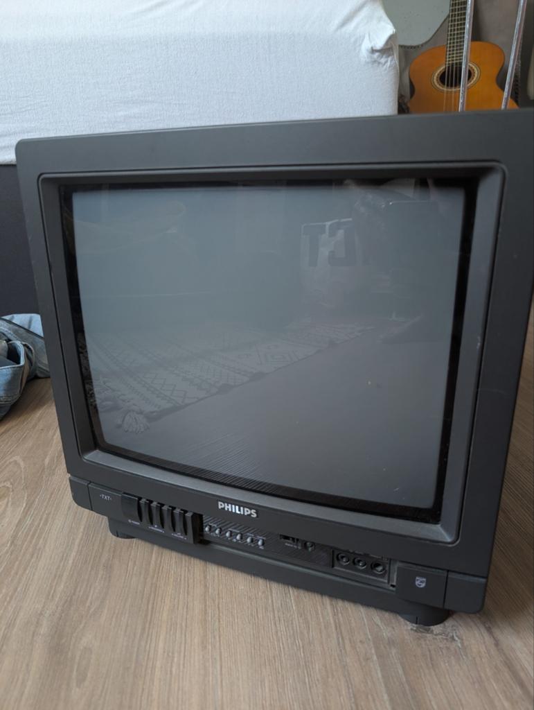 Jaren 90 Philips TV 15GR2331/10B met ingebouwde subwoofer, Ophalen, Philips