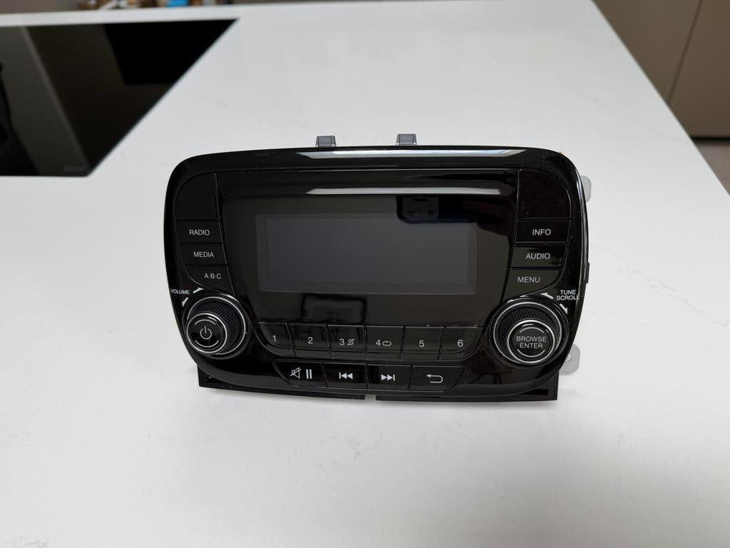 Autoradio Fiat 500, Ophalen of Verzenden, Zo goed als nieuw